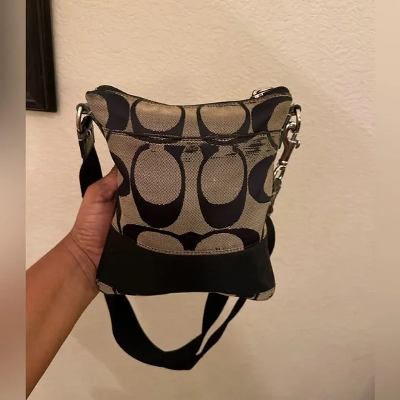 Coach, please check all picture of condition - Picture 5 of 17